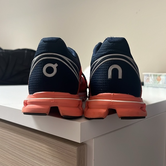 ON Womens Cloud Running Coral Orange & Navy Lightweight Running Shoes, 8.5. - Picture 7 of 8